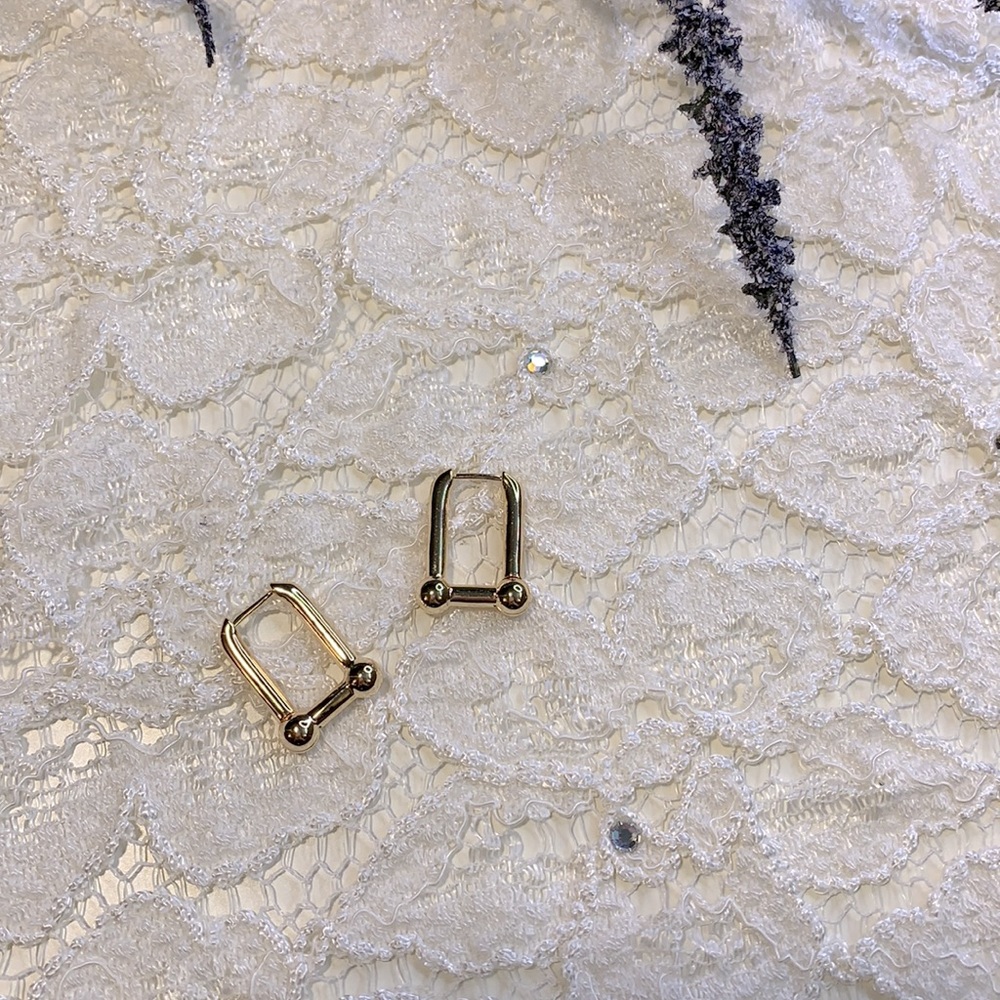 [🍍2 for $22] Gold Statement Earrings